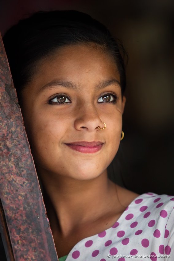 непал, долина, покхара, девушка, девочка, портрет, взгляд, непалка, ребенок, жанр, Антон Янковой (www.photo-travel.com.ua)
