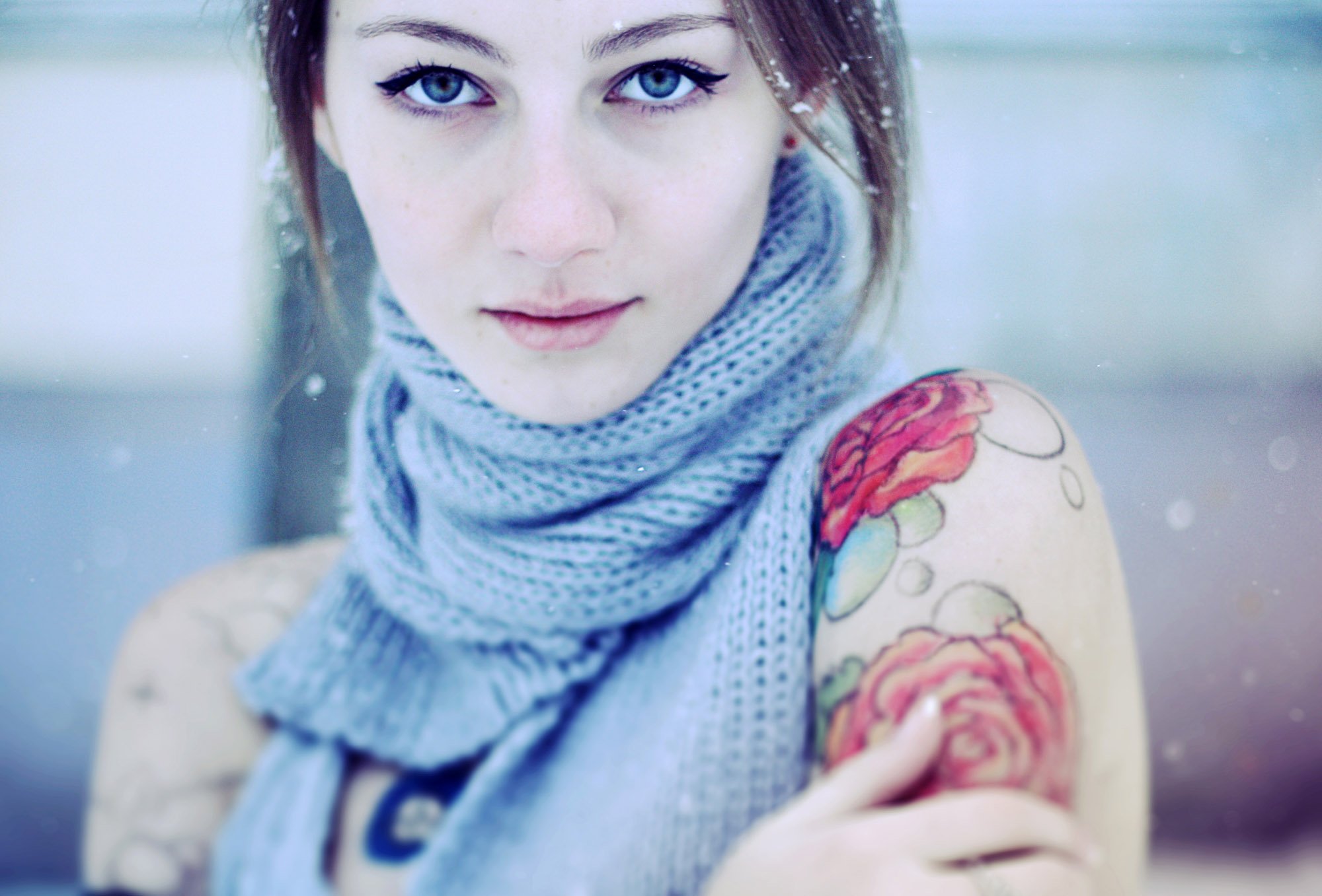 девушка,татуировка,шарф,розы,холод,снег, Екатерина