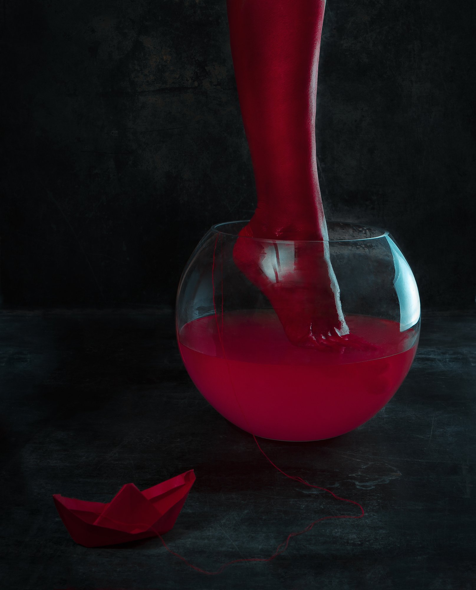 нога, красный, кораблик, бумага, вода, нить, концепт,, Наталья Голубева