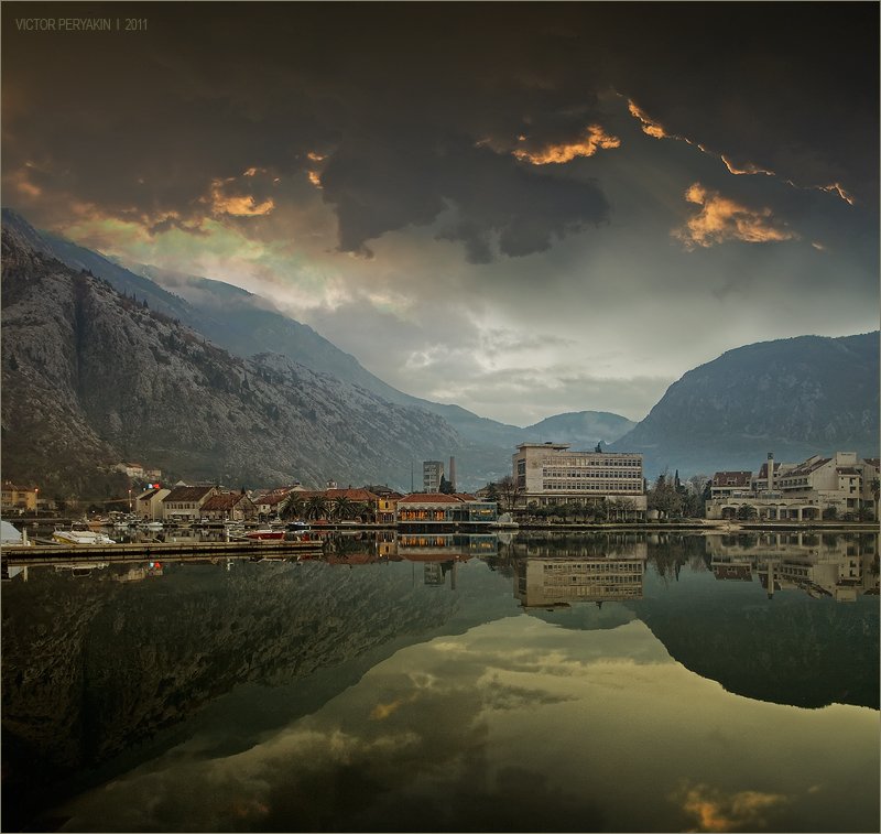черногория, городок, котор, вечер, отражение, Виктор Перякин