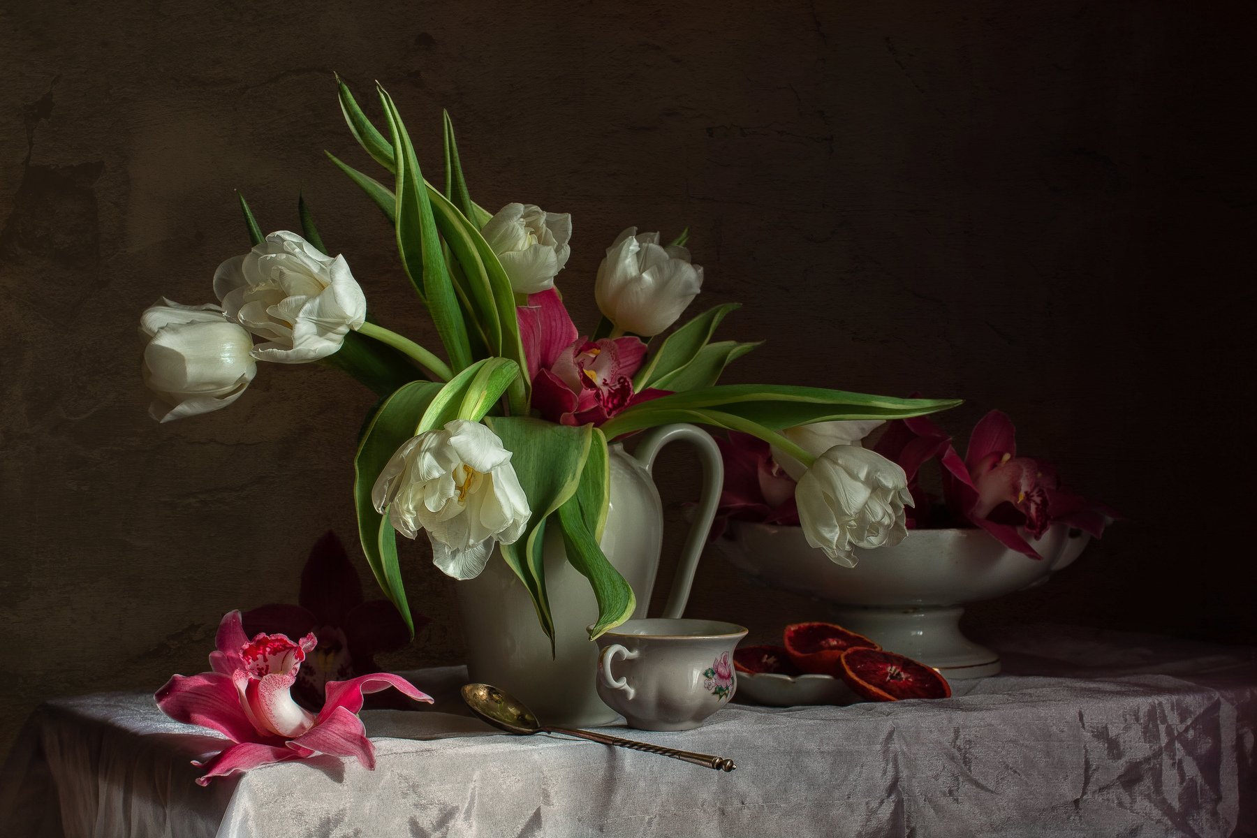 натюрморт, фарфор, цветы, тюльпаны, орхидеи, апельсин, Анна Петина