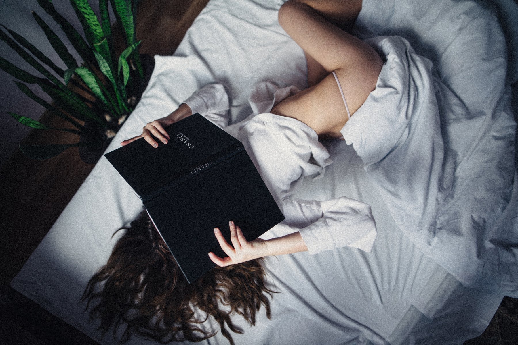 bed., girl, book, Соборайчук Сергей