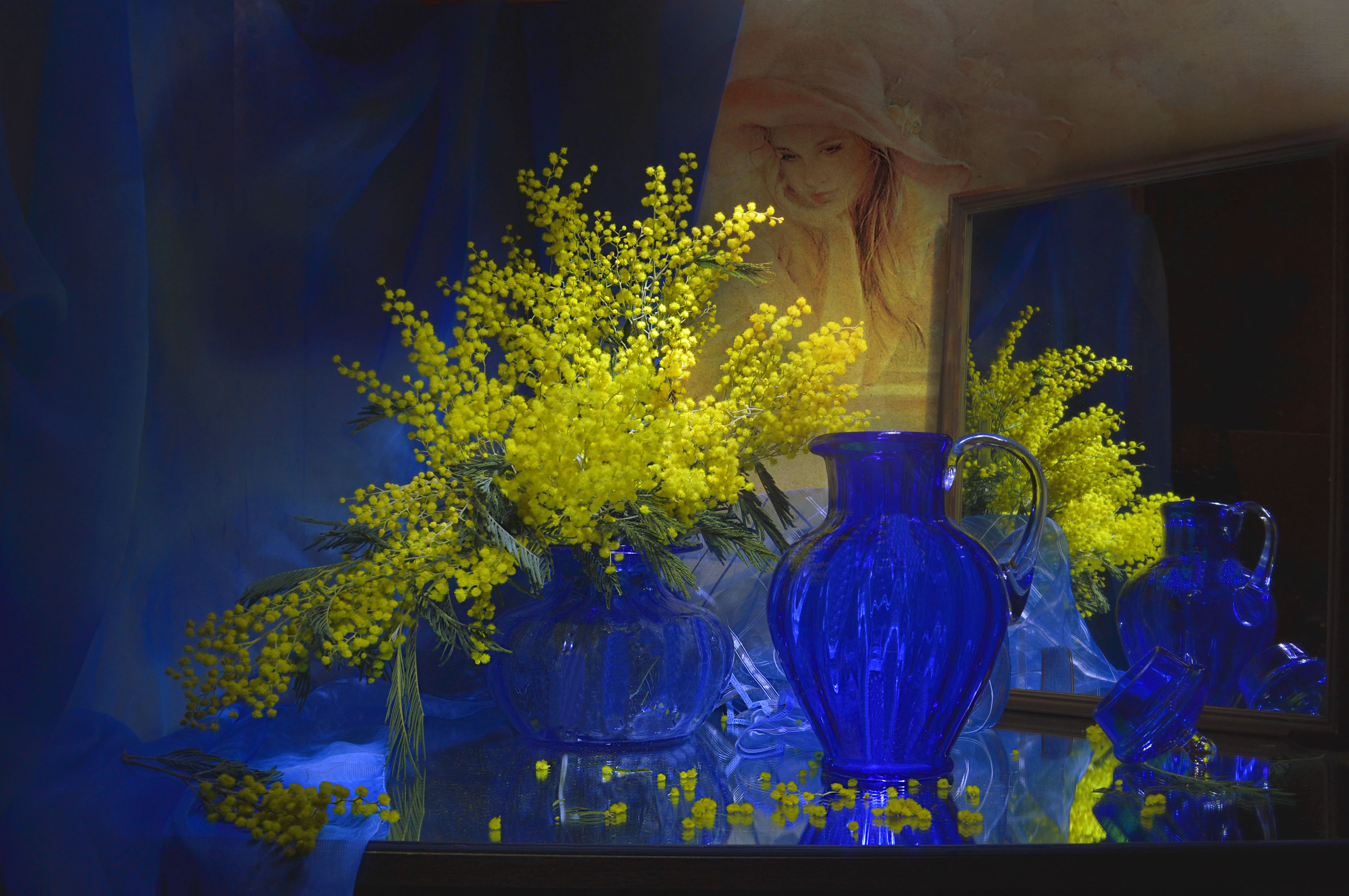 still life,натюрморт, весна, зеркало, кувшин, март, мимоза, отражение, синяя ваза, фото натюрморт, цветы, Колова Валентина