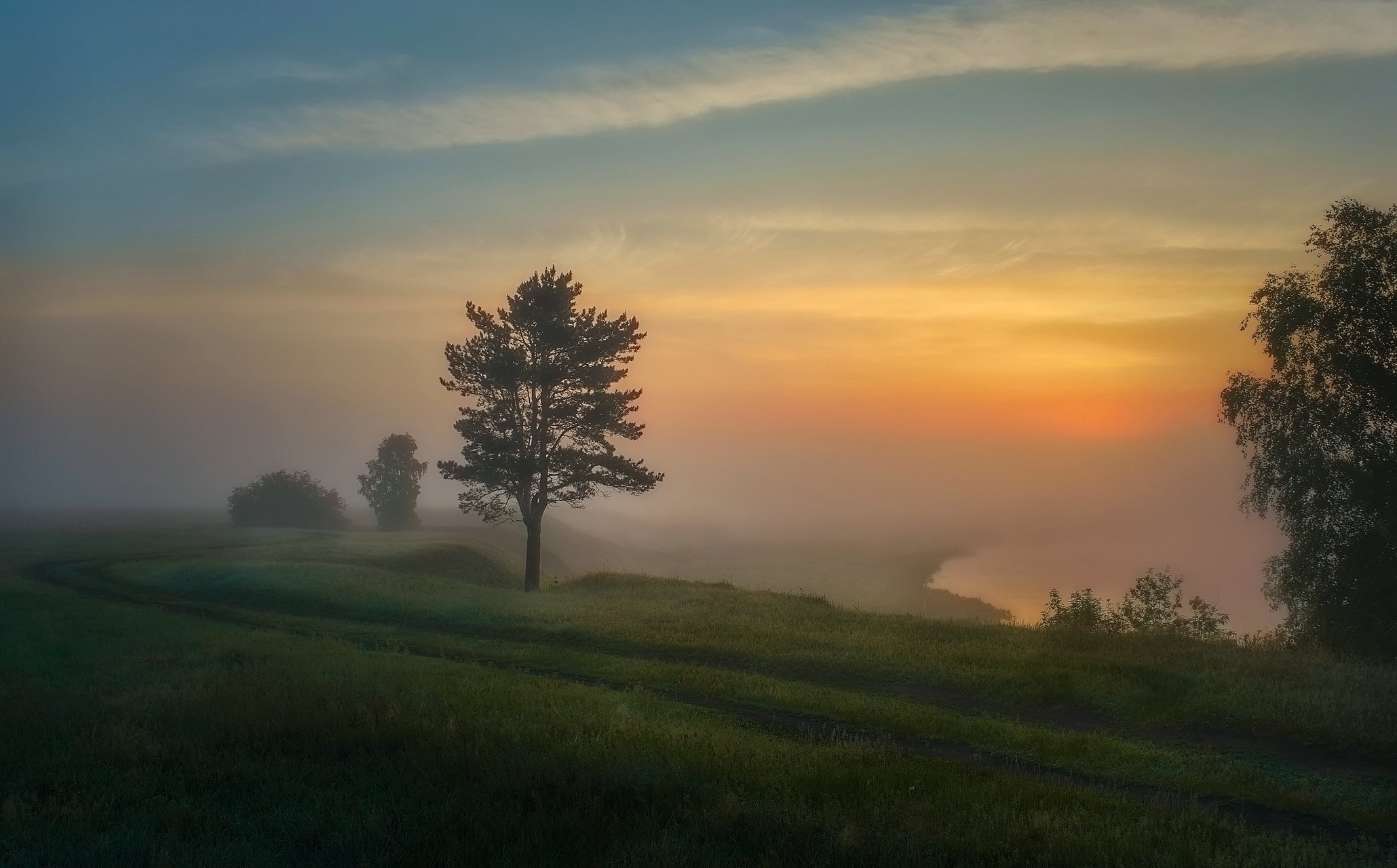 летнее утро,красочный восход солнца,туман,берег озера,, Сергей
