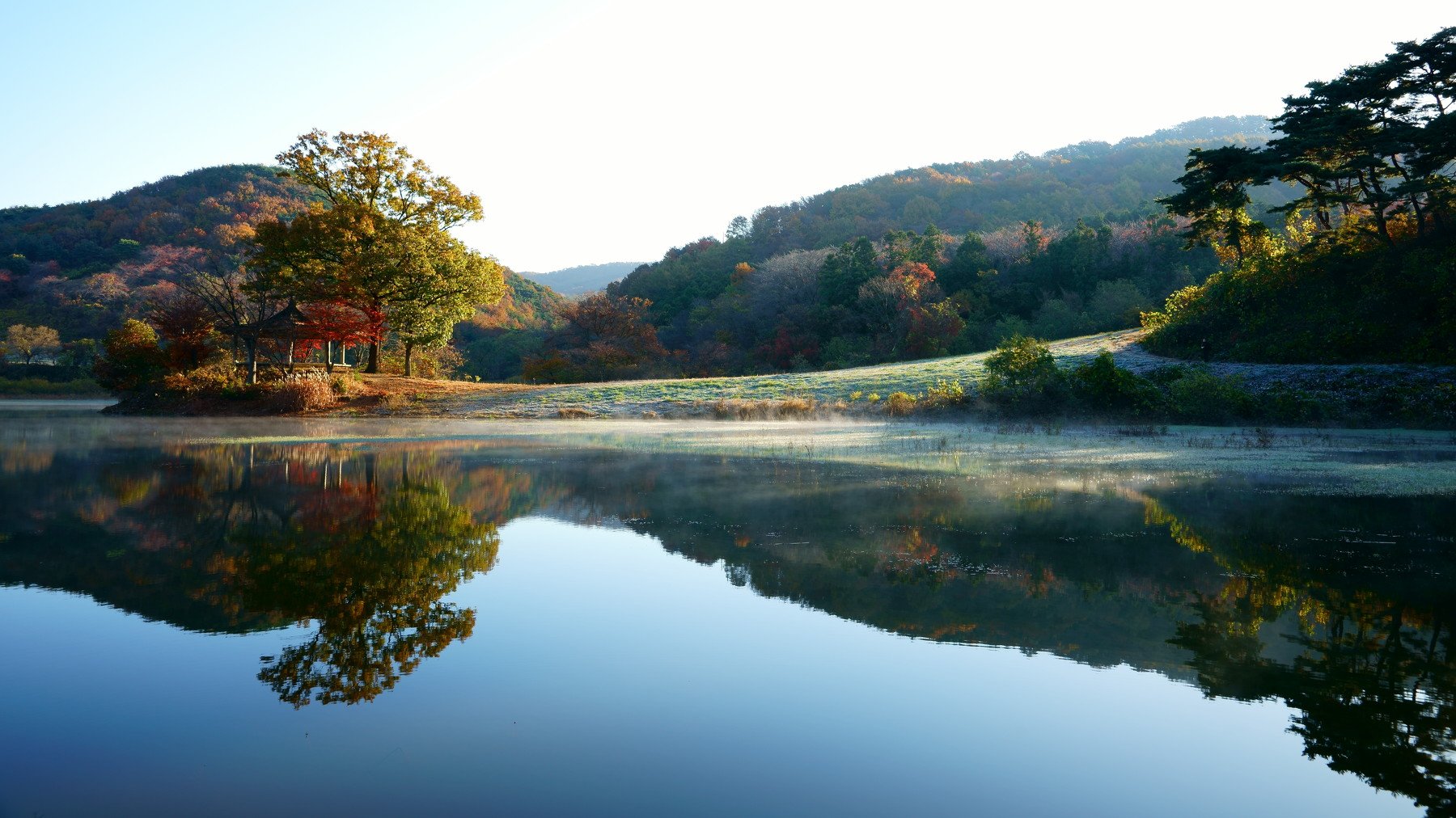 korea,autumn,morning,landscape,reservoir,reflection,mountain,pog,fine tree, Shin