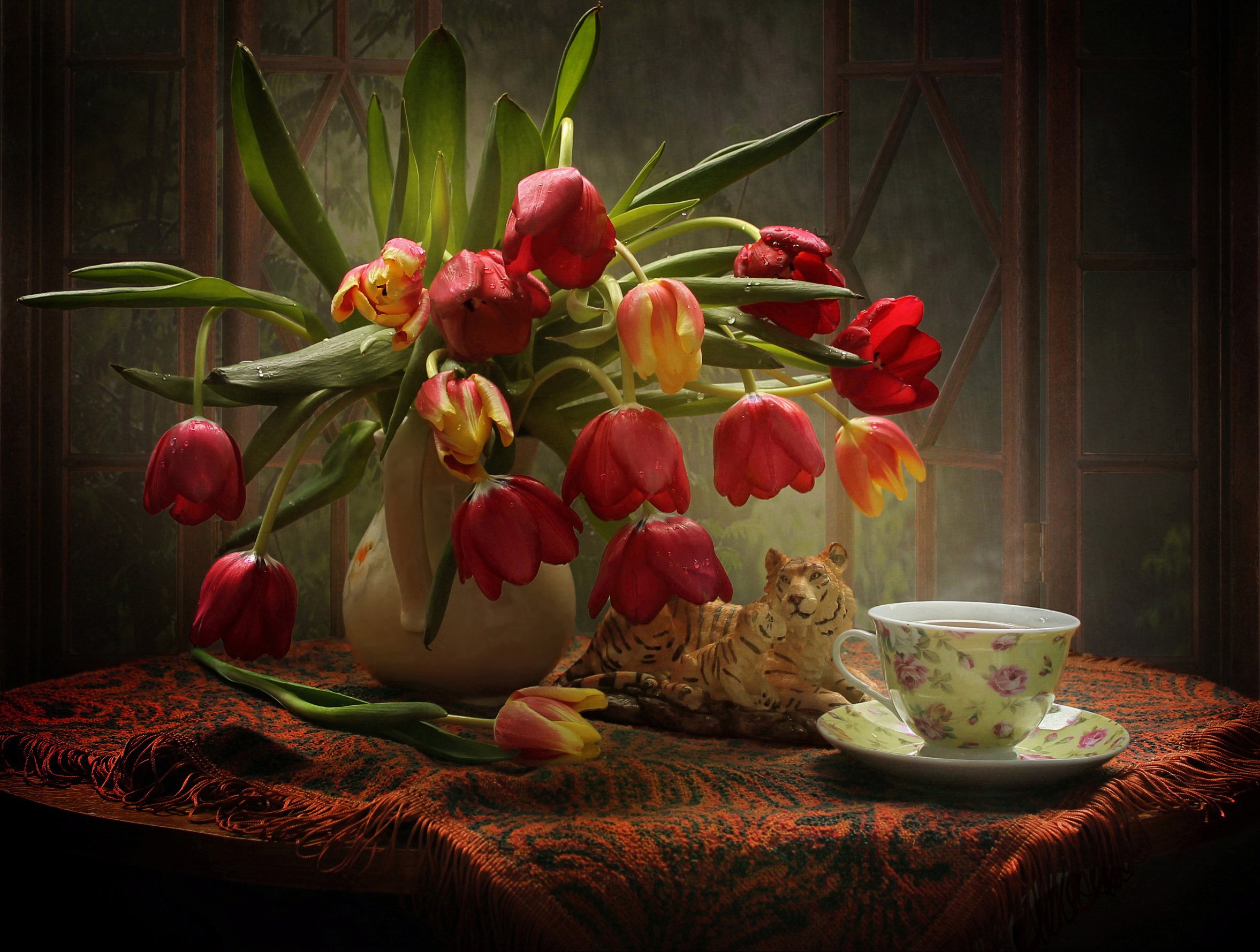 натюрморт, цветы, тюльпаны, чай, статуэтка, тигр, Ковалева Светлана