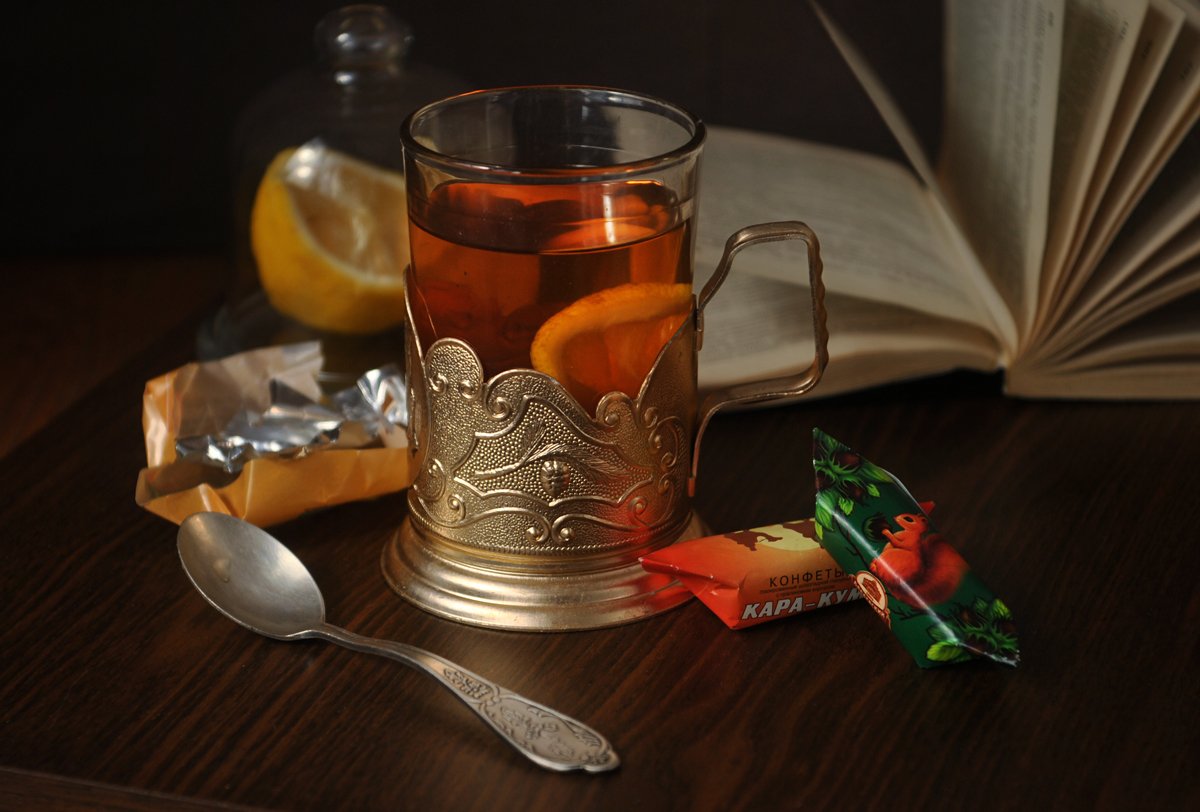 чай, конфеты, лимон,  книга, стакан, подстаканник, натюрморт, Elena Pankova