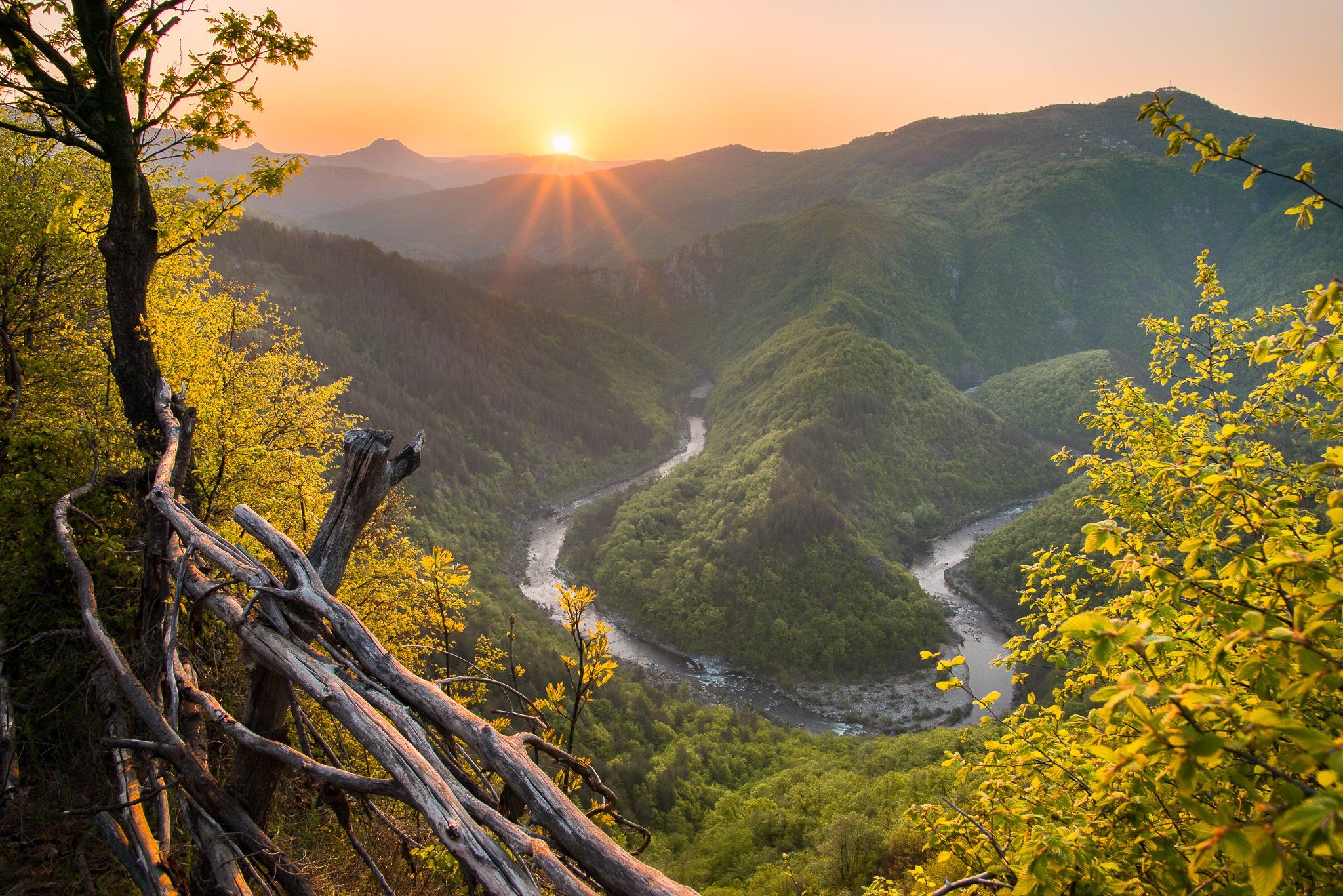#rodopean_mountains, #sunrise, #travel, #bulgaria, #river, #arda, #meander, #spring, #journey, Mая Врънгова