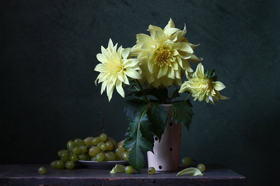 натюрморт, цветы, георгины, виноград, желтый, Курочкина Диана