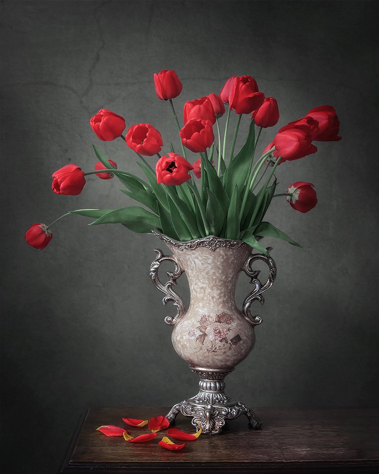 натюрморт, цветы, весна, май, красные тюльпаны, букет, Ирина Приходько