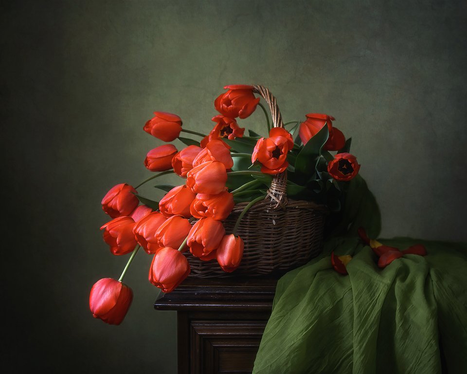 натюрморт, весна, цветы, интерьер, красные тюльпаны, Ирина Приходько