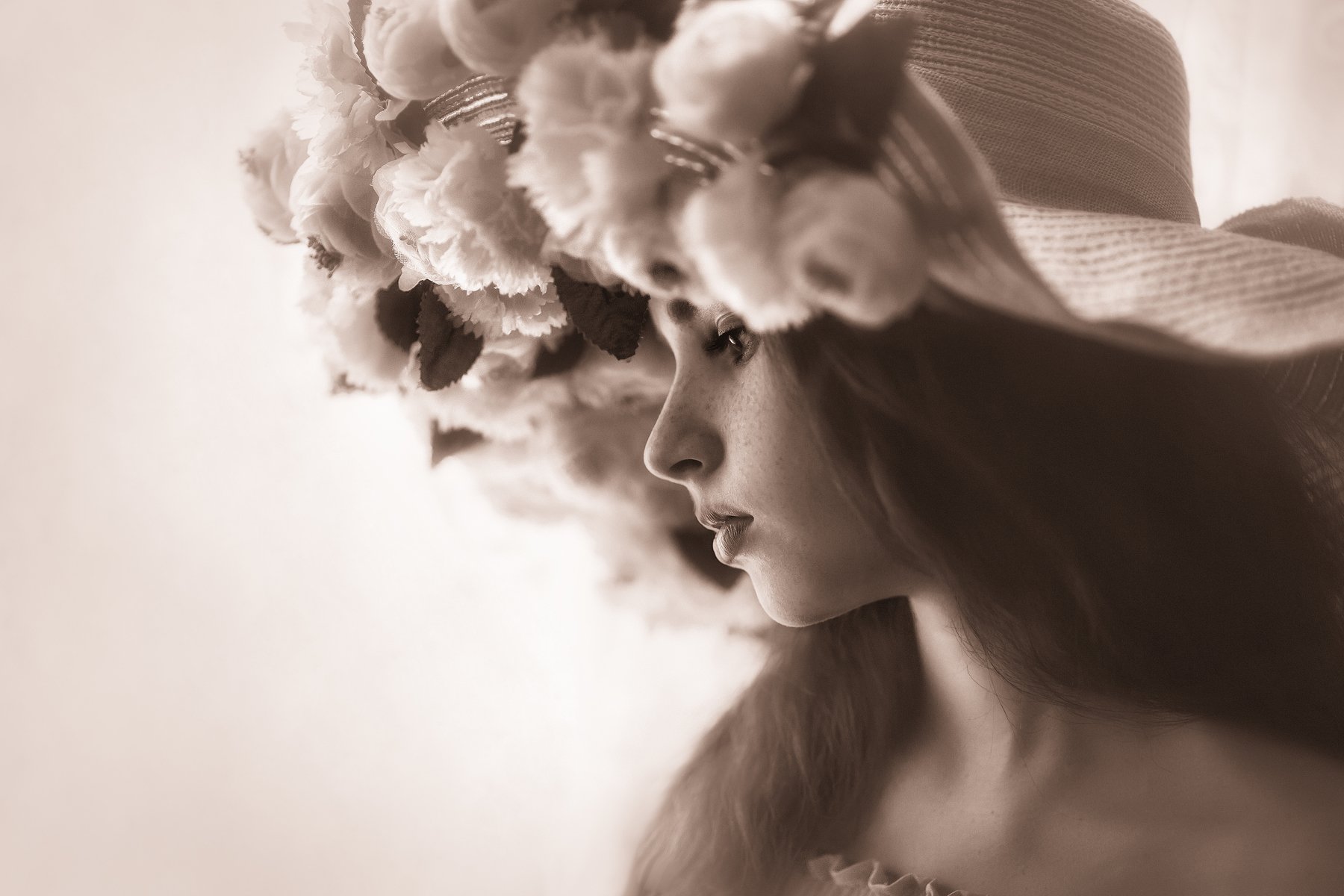 портрет, девочка, цветы, шляпа,модель, Мария Братан