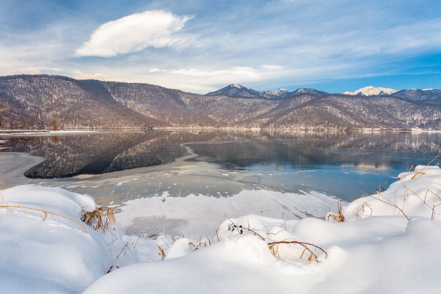 пейзаж, озеро, зима, снег, лед, облака, вода, отражение, Азербайджан, Денис Свечников