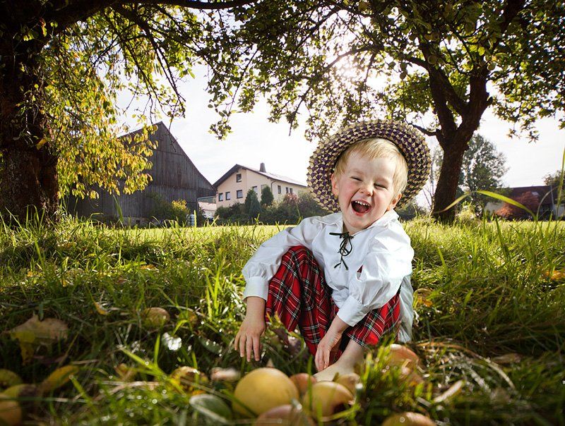 дети, яблоки, осень, природа, солнце, Olga Shiropaeva