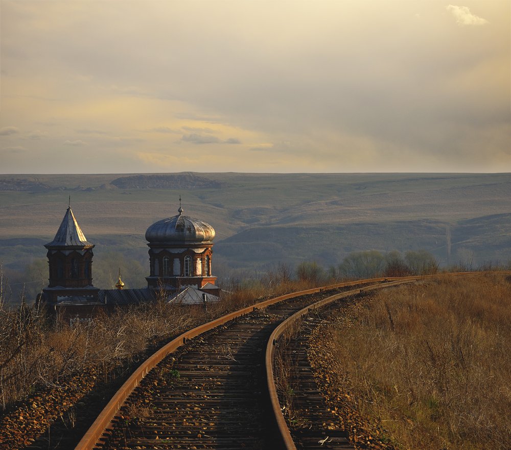 храм,железная дорога, Дeнис Бoдрoв