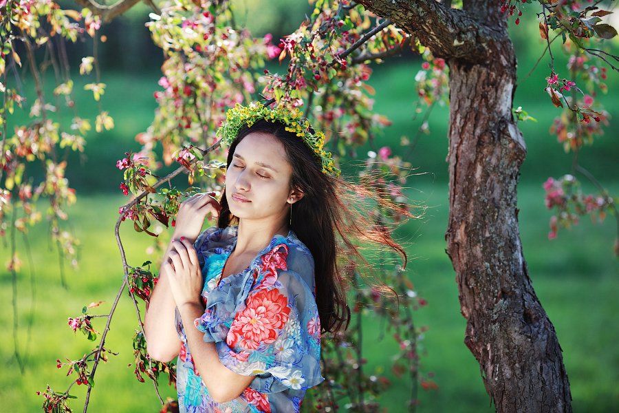 весна, девушка, портрет, цветы, деревья, корона, Igor N.
