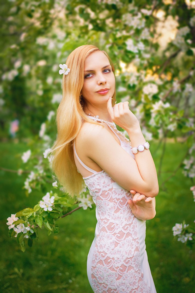 лето девушка цветение коломенское гламур портрет, Serguei Boukarev