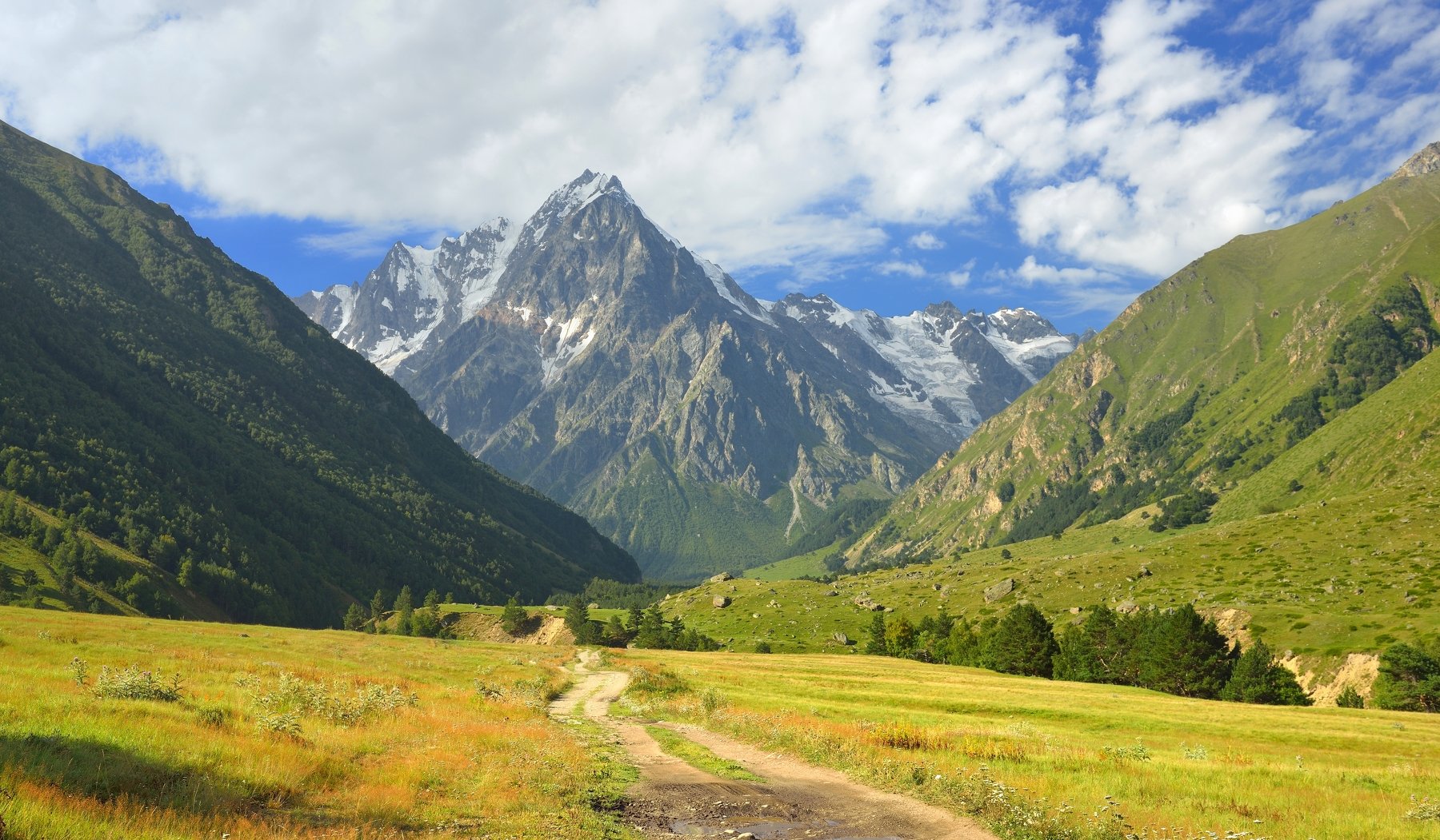 Кавказские горы летние фото с наклоном