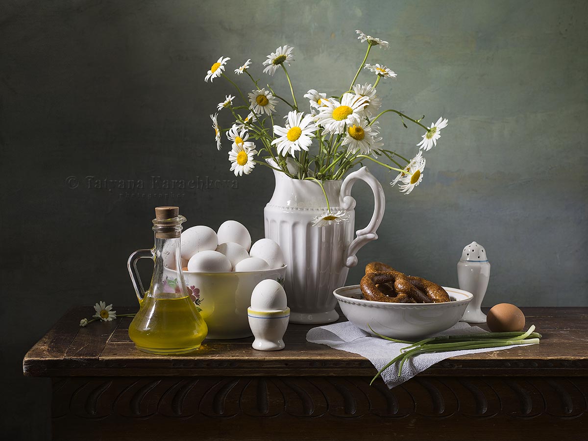 натюрморт, цветы, ромашки, яйца, олейник, кувшин, Tatyana Karachkova