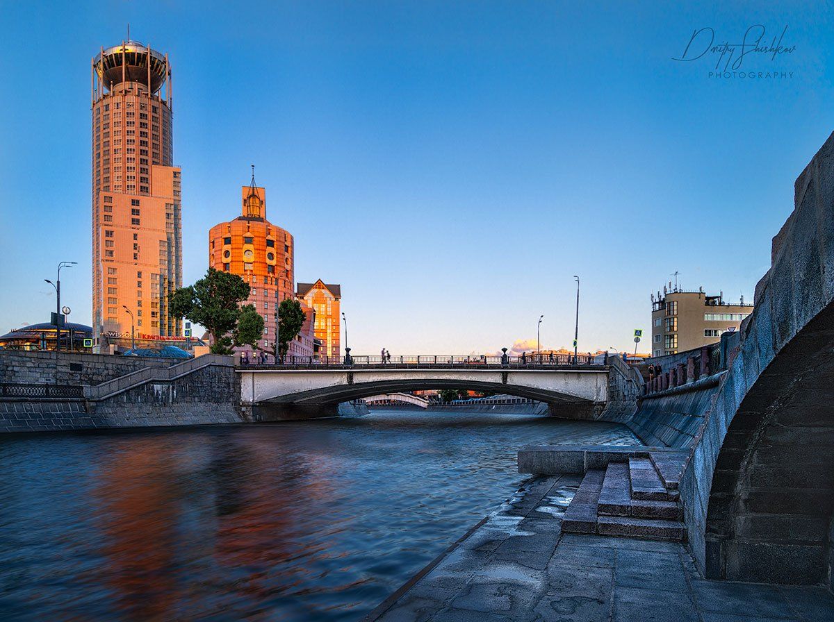 Московский международный дом музыки. Мылый Краснохолмский мост..  Photographer Shishkov Dmitry