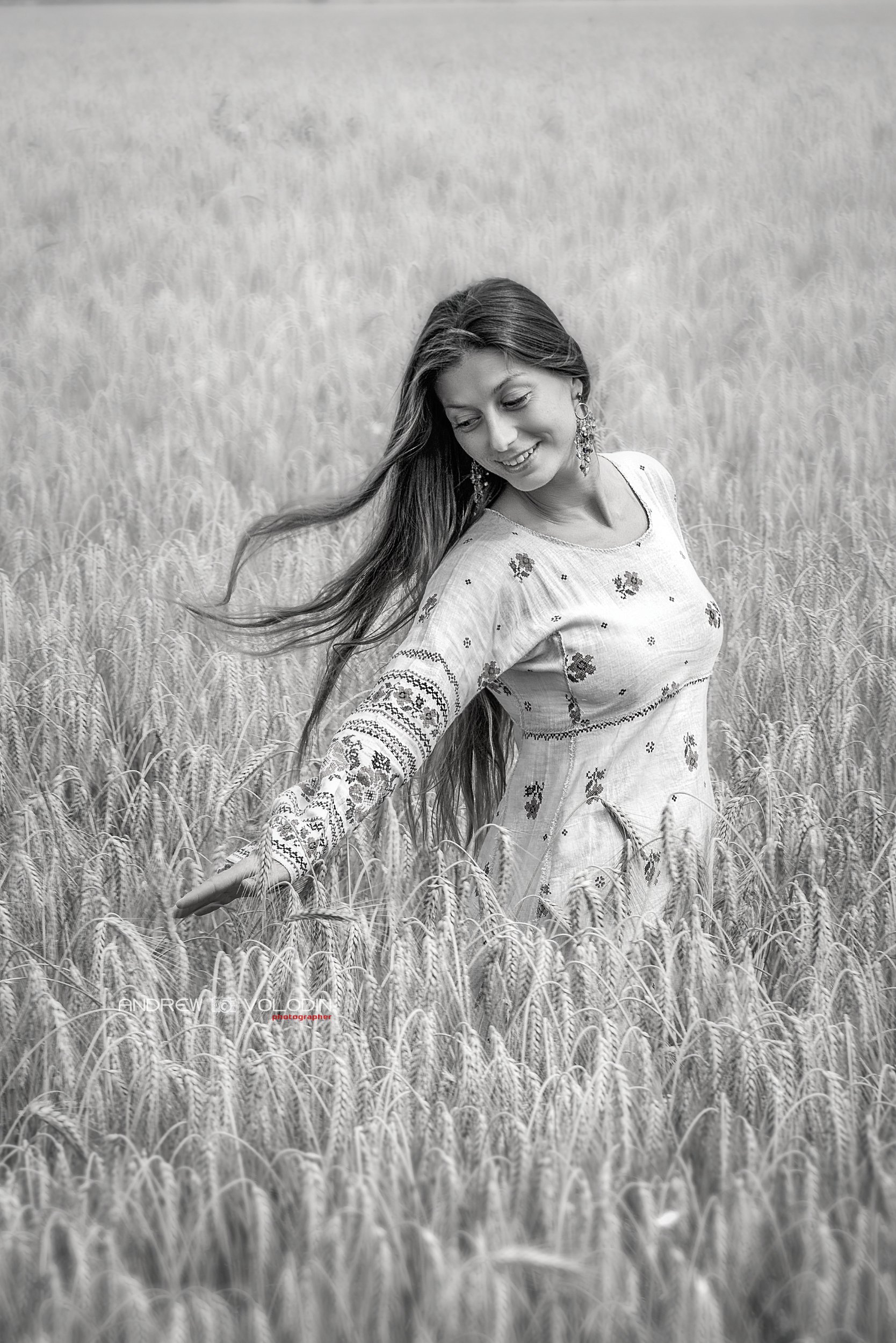 девушка славянка поле пшеница платье русь лето чб, Андрей Володин