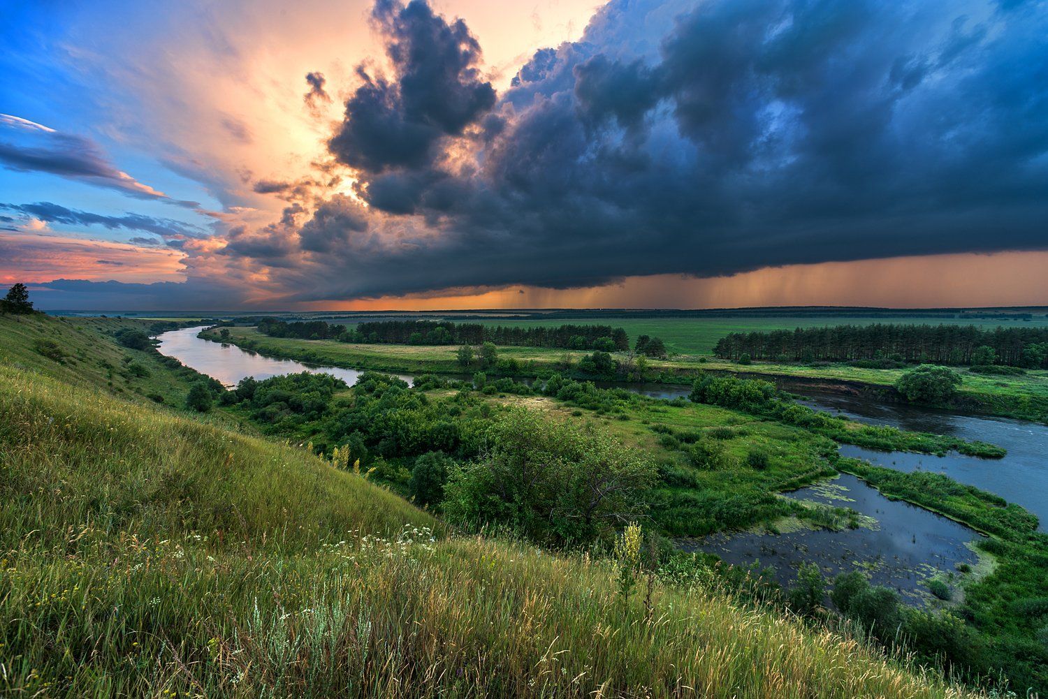 тучи.река,холмы,закат,гроза, Андрей Cоколов