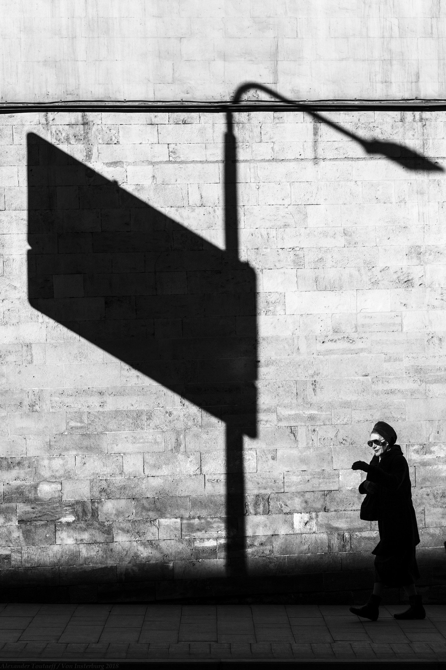 жанр, улица, город, монохром, черно-белая фотография, люди, человек, тень, streetphotography, АлександрТутаев