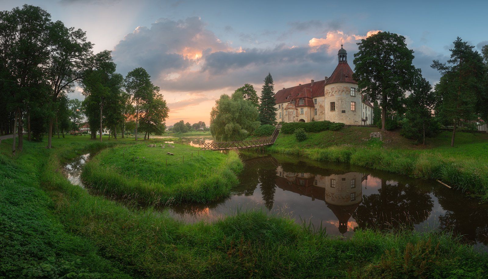 панорама замок латвия вечер лето закат, Алексей Мельситов