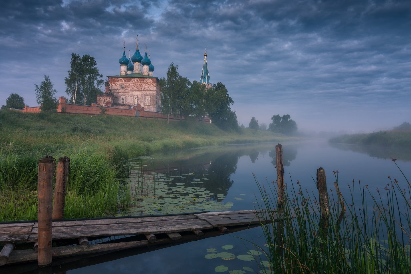 Рассвет в монастыре