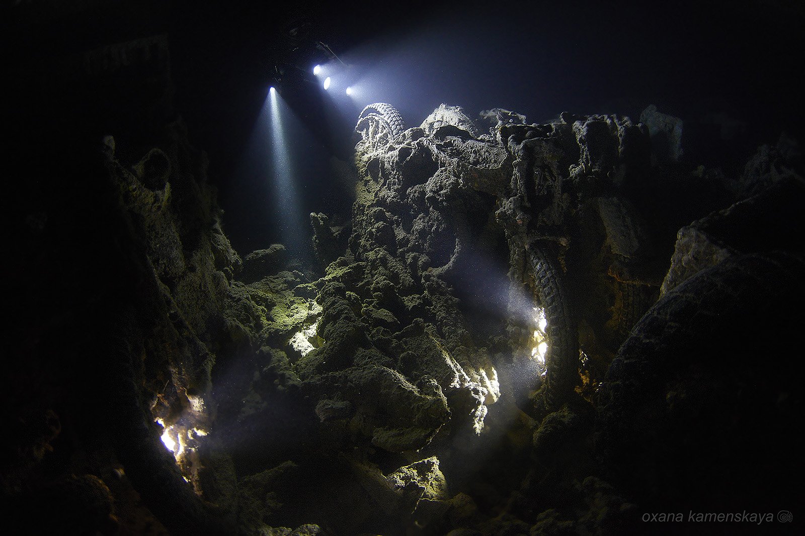 wreck thistlegorm underwater ship inside light flash, Оксана Каменская