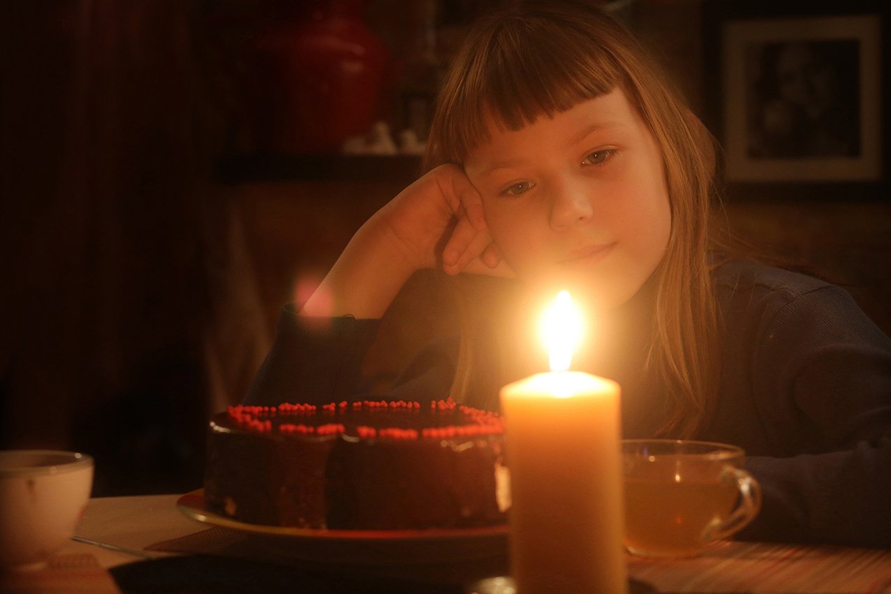 девочка , вечерняя сьемка, жанровый портрет,торт, свечи вера шамраева, Вера Шамраева