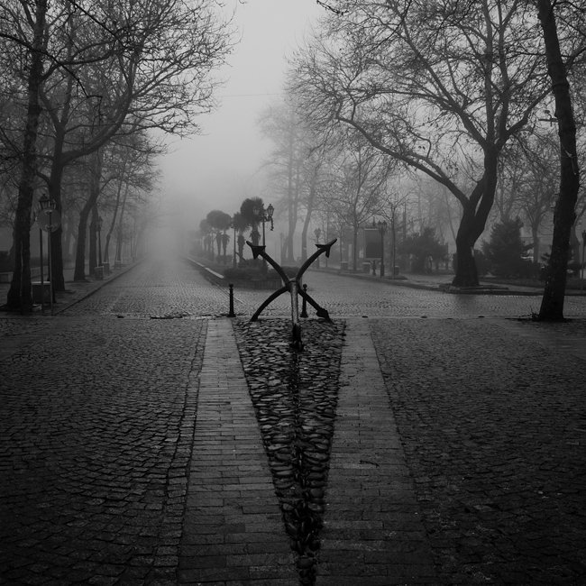 long exposure, black and white, sea side, anchor, street, fog, Antoni Georgiev