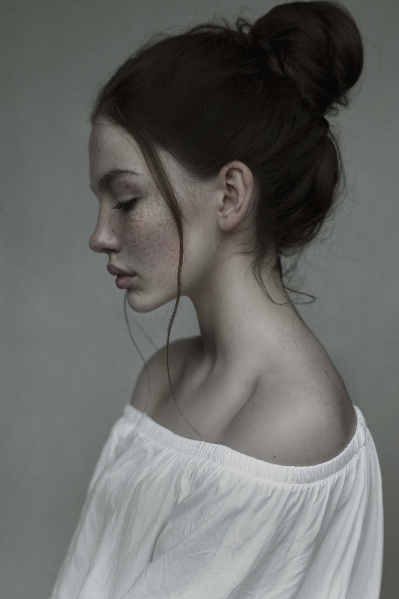 #portrait #girl #natural #studio #freckles, fineus