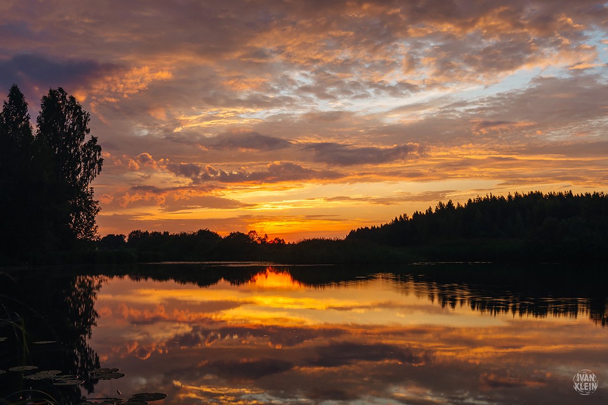 Куплю закат. Закат на реке. Закат на речке. Красивый закат в деревне. Закат в Ленинградской области.