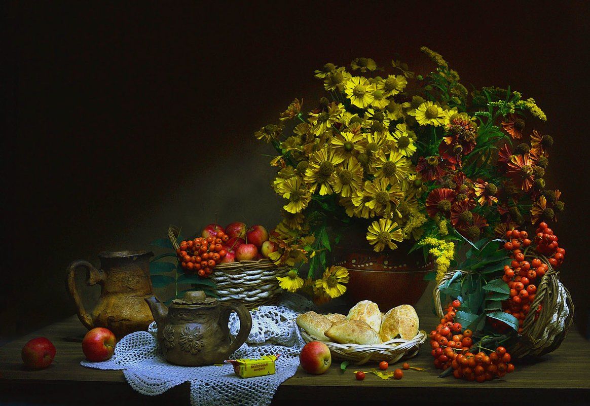 still life, натюрморт, лето, фото натюрморт, август, цветы,райские яблочки, рябинв, гелениум, керамика, Колова Валентина