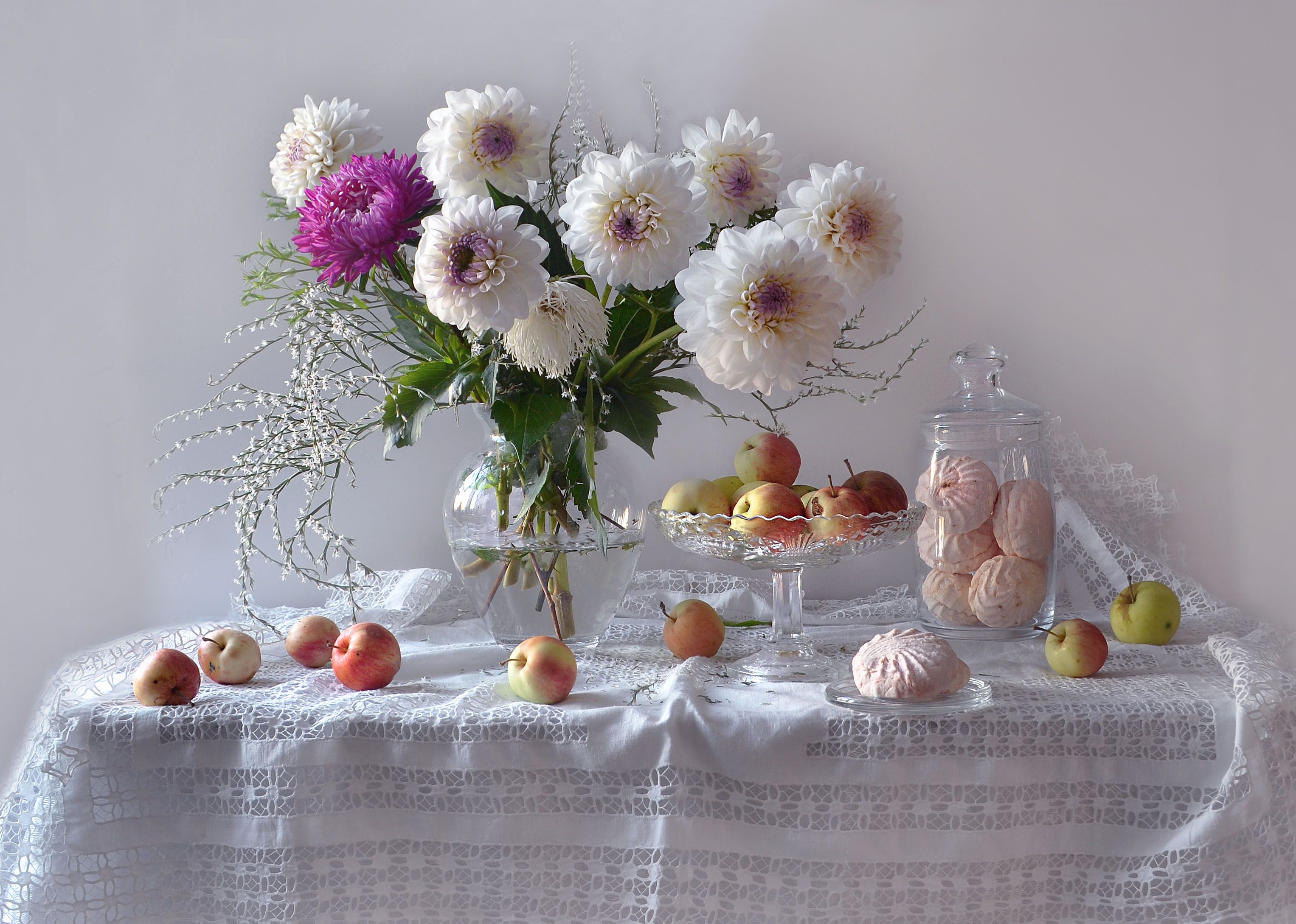 натюрморт still life, фото натюрморт, август, лето,   цветы, яблоки, георгины, Колова Валентина