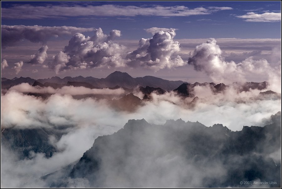 горы,тучи,облака,скалы,вершины,камчатка, Александр Лицис