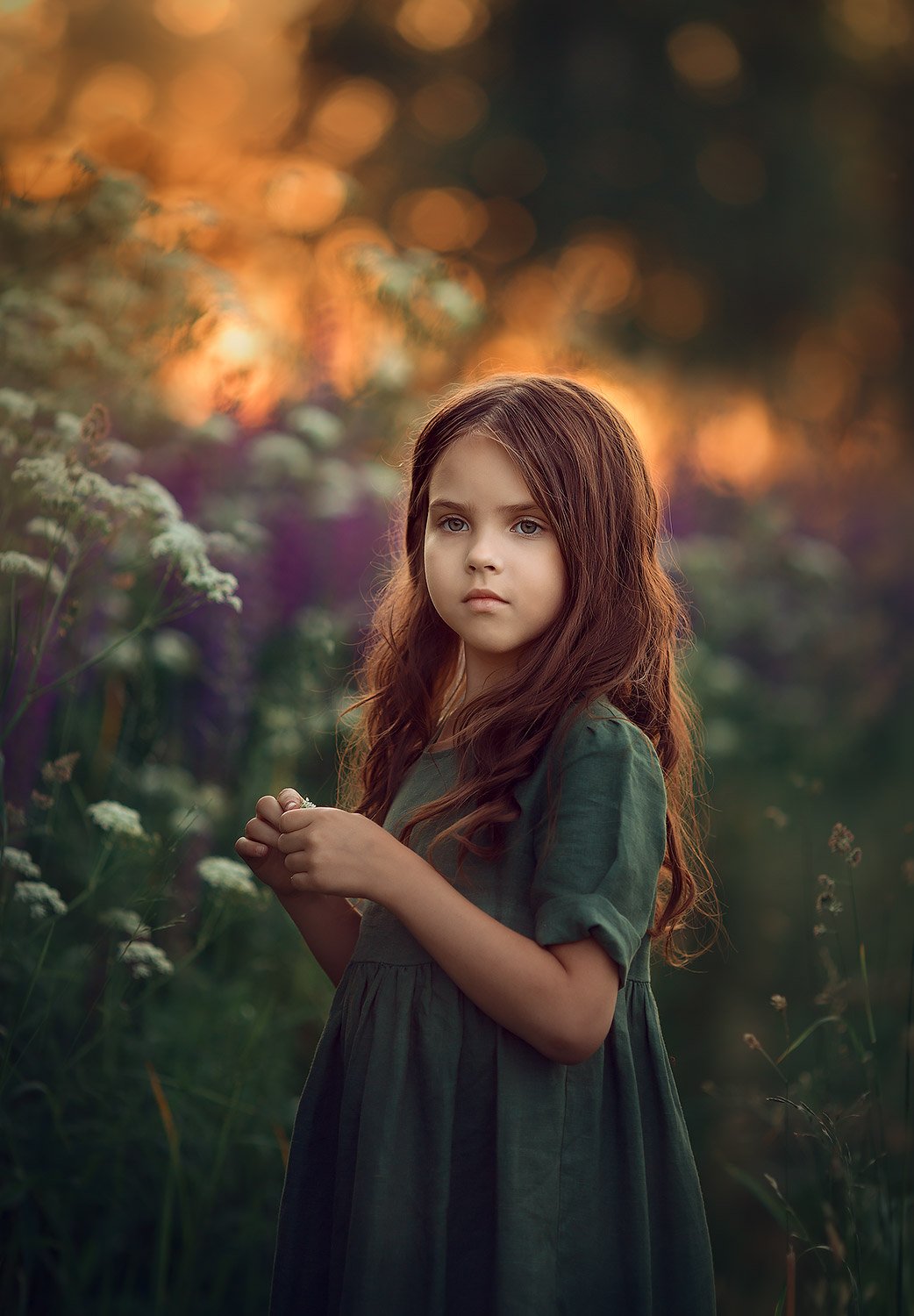 девочка, вечер, цветы, зеленый, портретная фотсоессия, детская фотосессия, детский фотограф, Катрин Белоцерковская