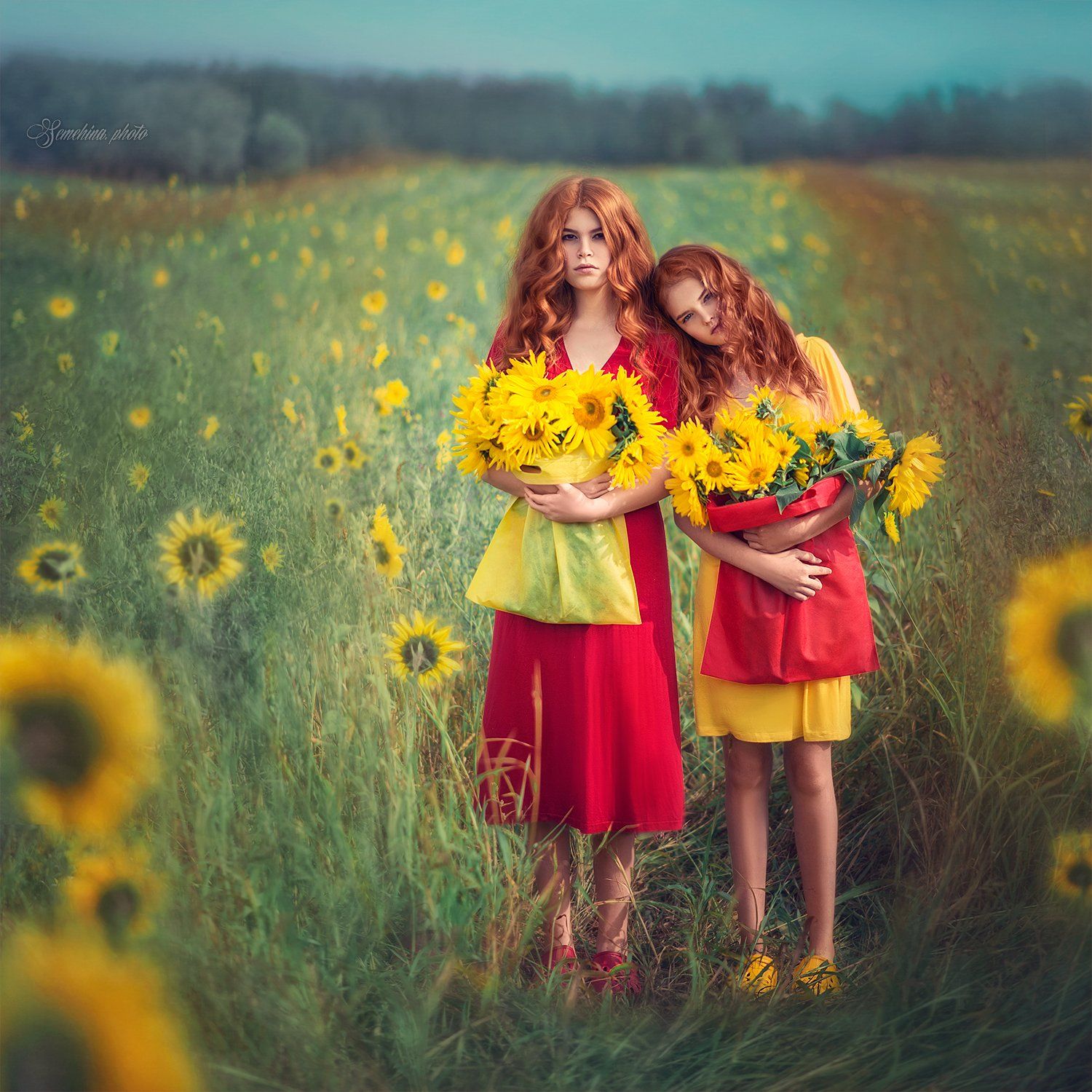 девушка, портрет, сестры, подсолнухи, красный, желтый, лето, girl, sisters, red, yellow, summer, sunflower, Марина Семёхина