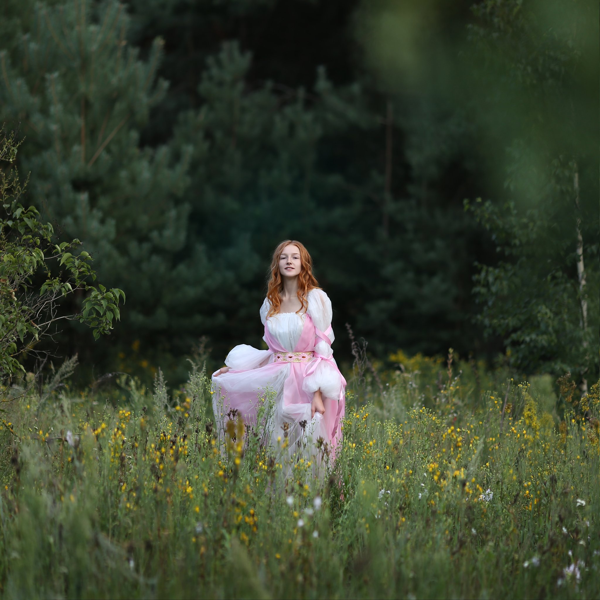 девушка в лесу, бегущая девушка, девушка в красивом платье, Ирина Голубятникова