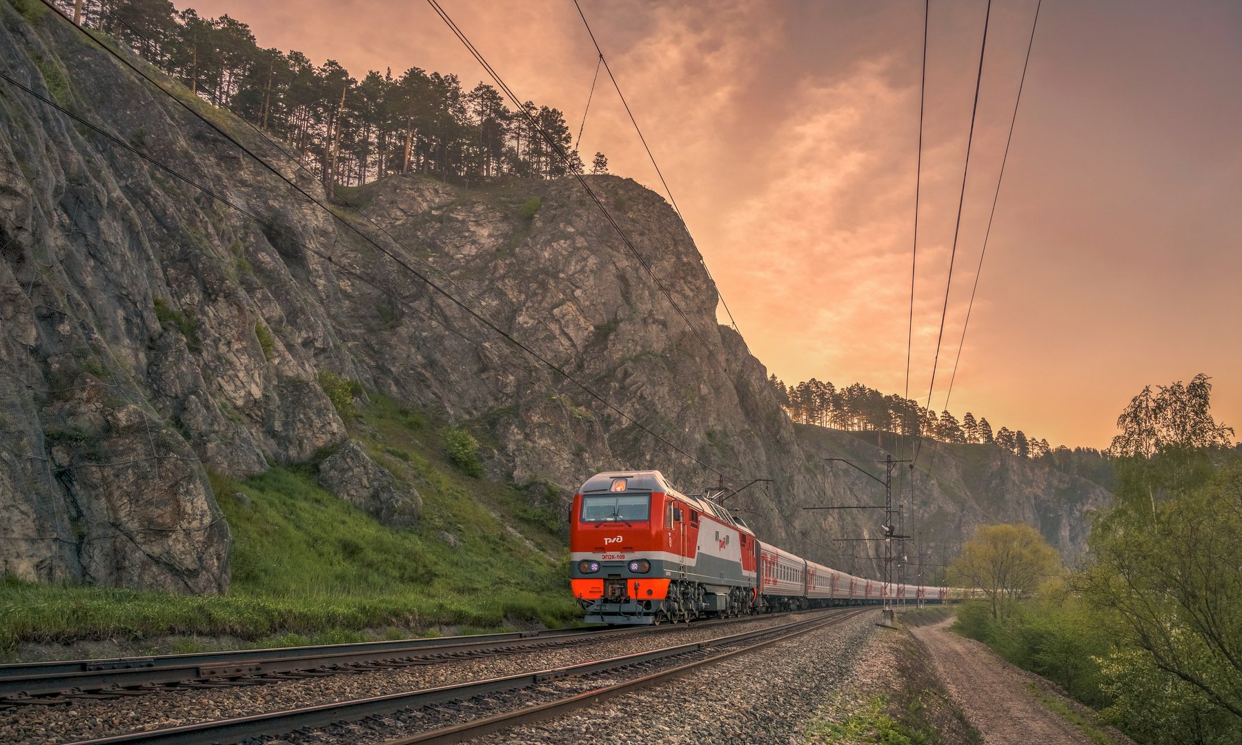 жд, железная дорога, поезд, россия,  пейзаж, skrylov, skrylov_official, рассвет, электровоз, пассажирский, поезд, лето, утро, челябинская область. вязовая, юрюзань, горы, скалы, Сергей Крылов