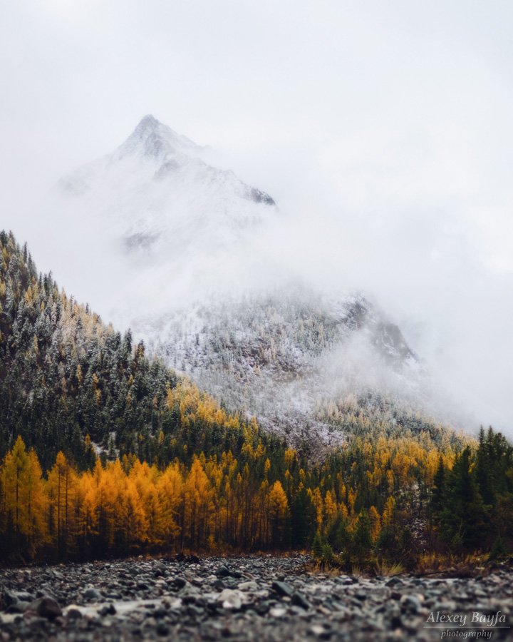 горы, пейзаж, природа, осень, лес, снег, облака, туман, утро, Алексей Байфа