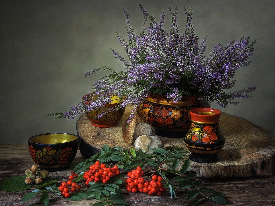 натюрморт, сентябрь, осень, лесные дары, хохломская посуда, деревянная поверхность, Ирина Приходько