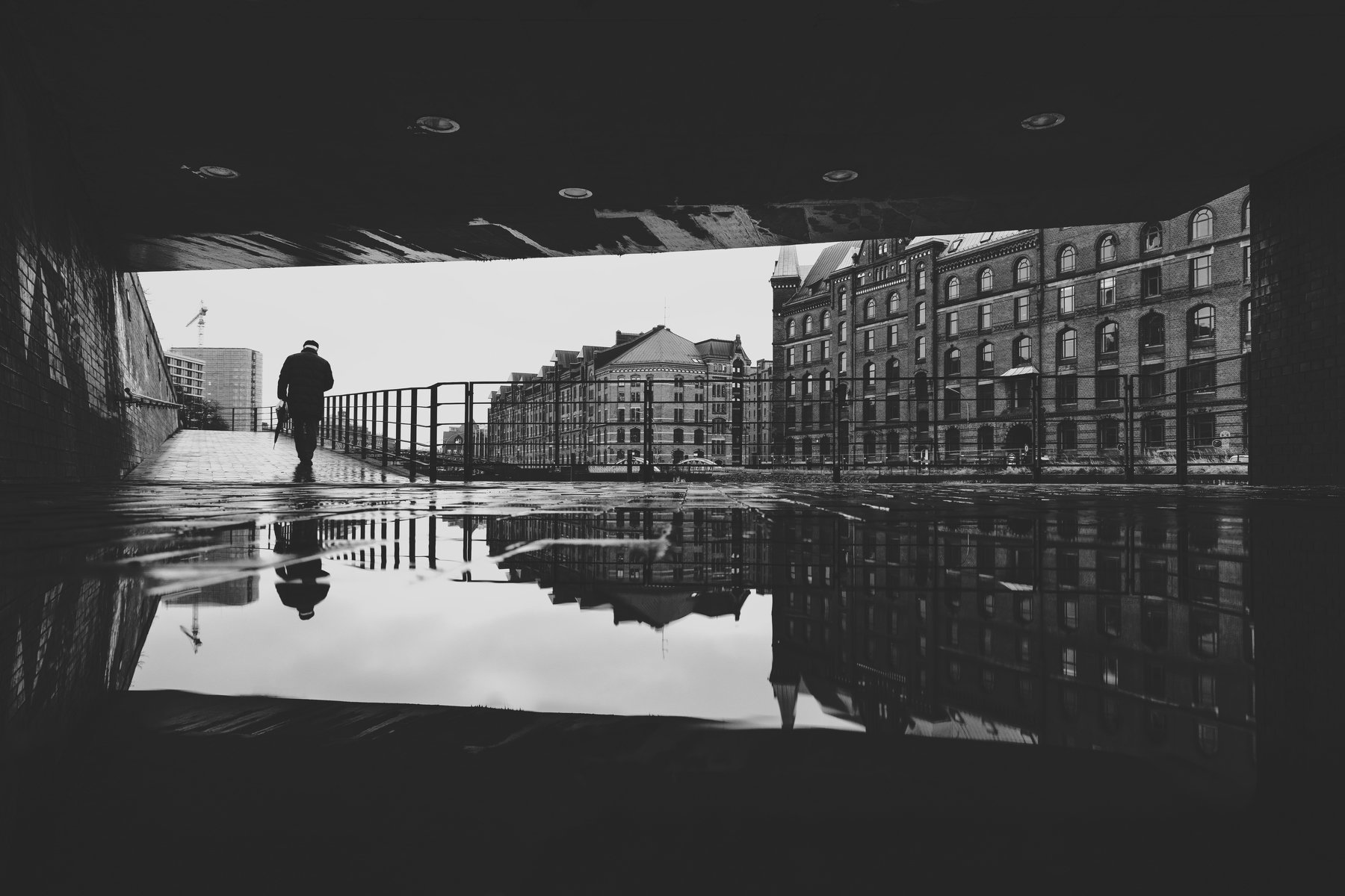 bridge man people street urban rain reflecion puddle umbrella, Alexander Schönberg