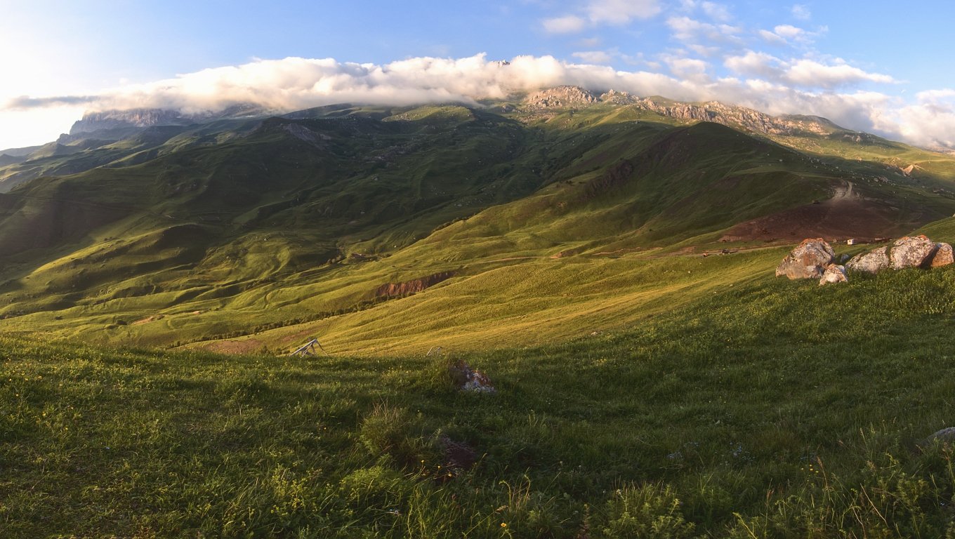 кавказ,горы,туман,палатка,внедорожник,стоянка пастухов,высокогорье., Анатолий Салтыков