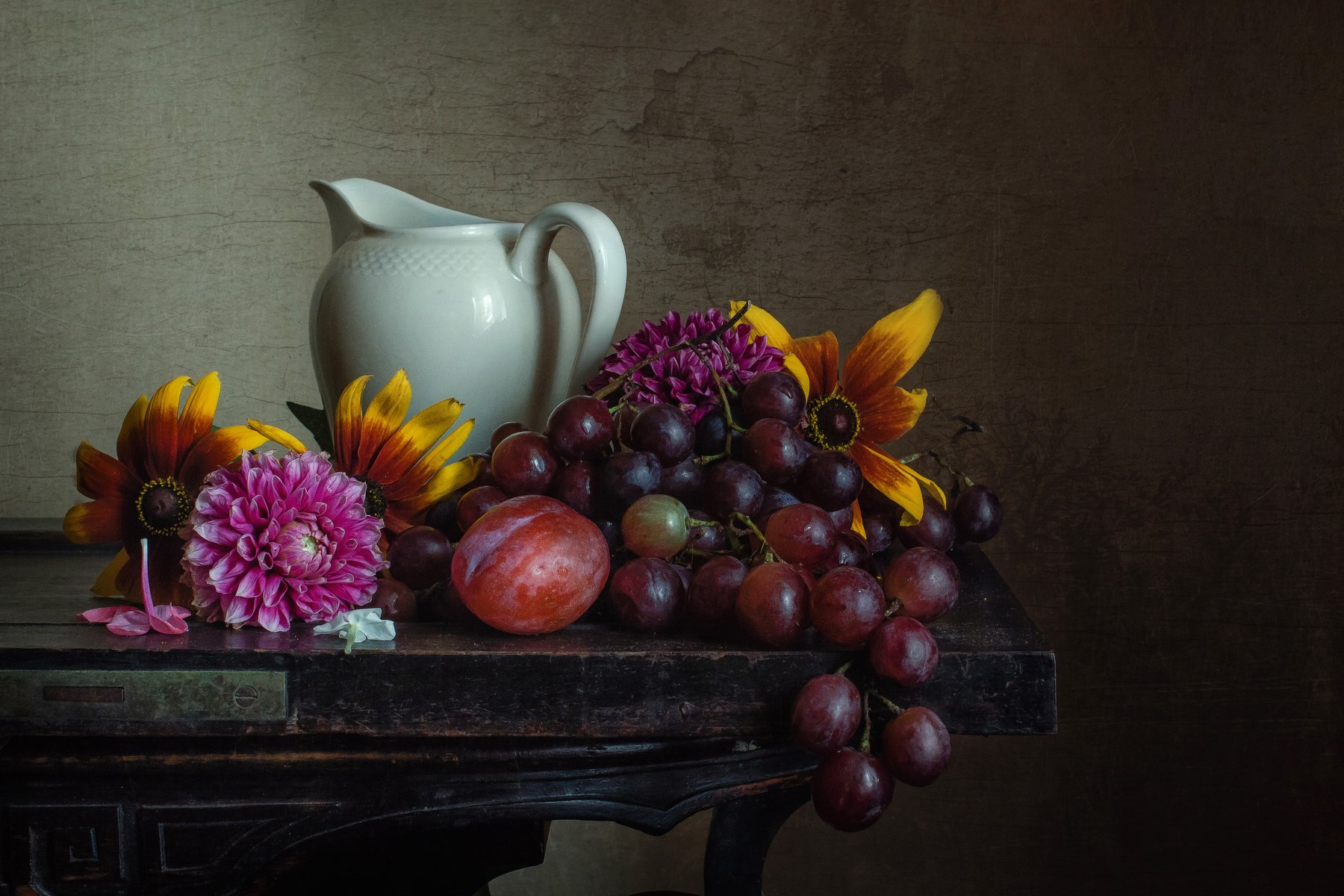натюрморт, фарфор, кувшин, цветы, виноград, Анна Петина