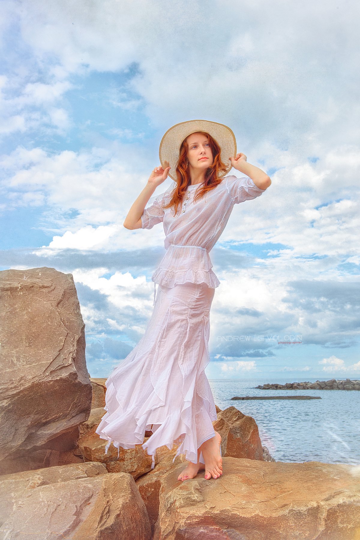 девушка море платье шляпка бриз красиво ветер камни небо облака, Андрей Володин