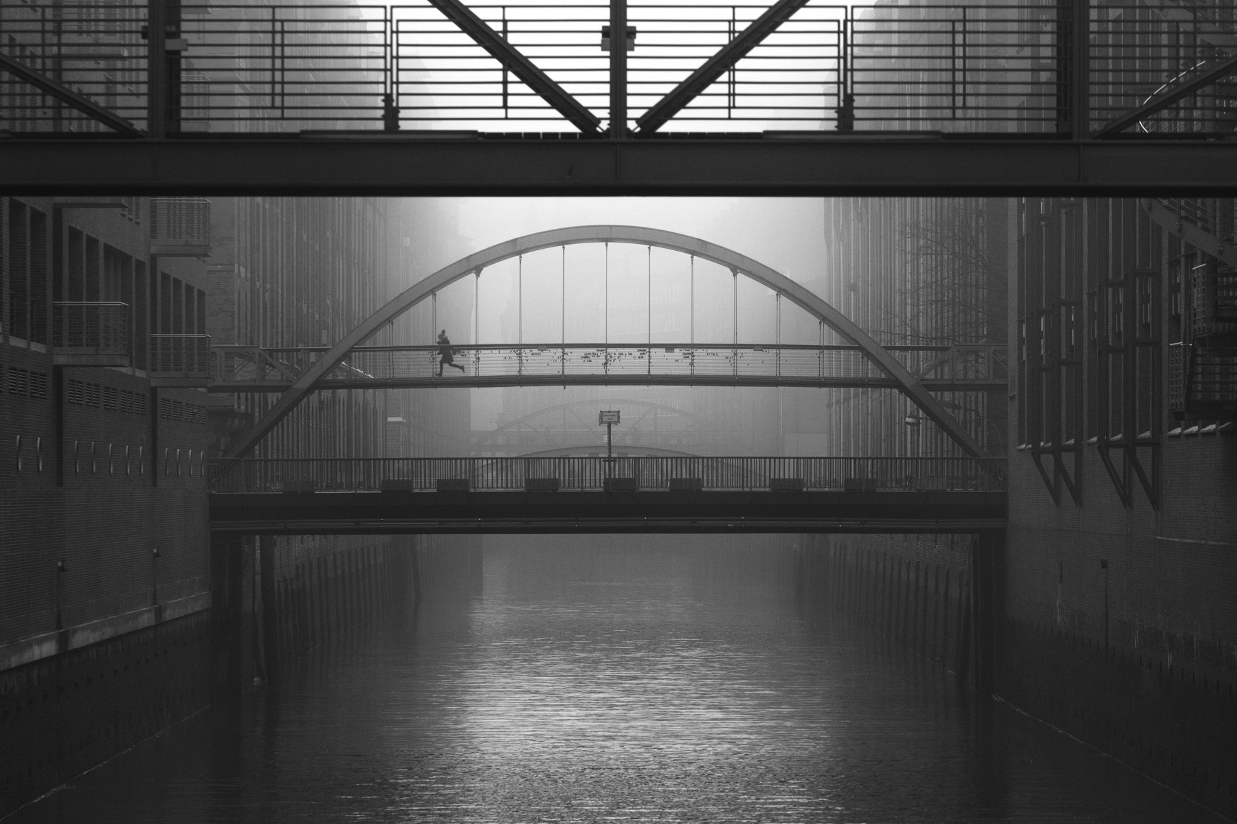 running street urban city mood fog mist child, Alexander Schönberg