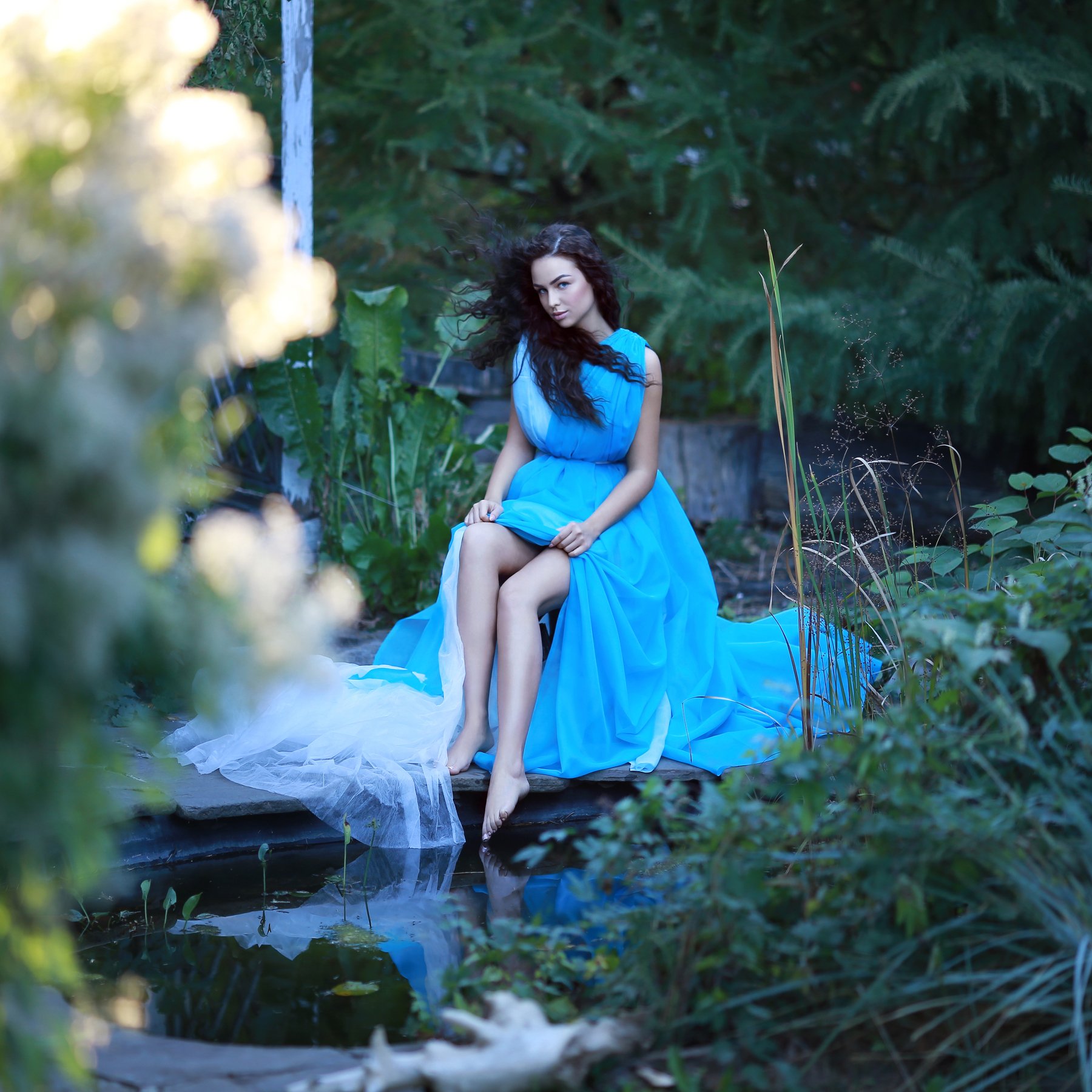 девушка, девушка у пруда, девушка в голубом платье, девушка в зарослях, Ирина Голубятникова