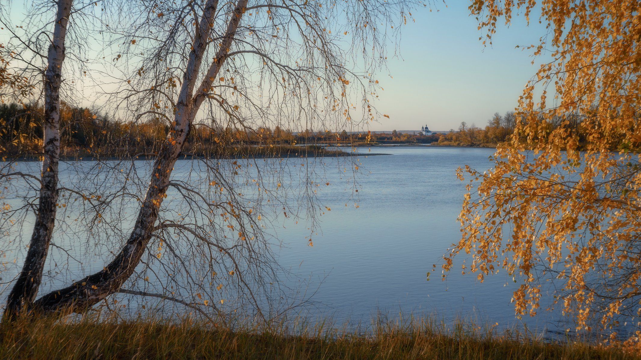 russia, siberia, golden autumn, the river oka, the orthodox church, birches., Сергей Козлов